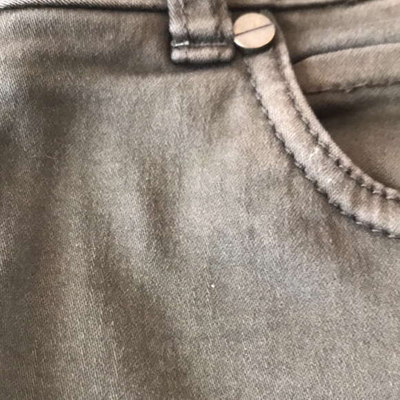 🛑SOLD🛑Comfy super slim leg olive green cargo pant - Picture 8 of 15